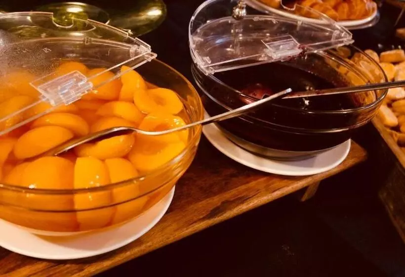 فندق Albergo Della Roccia