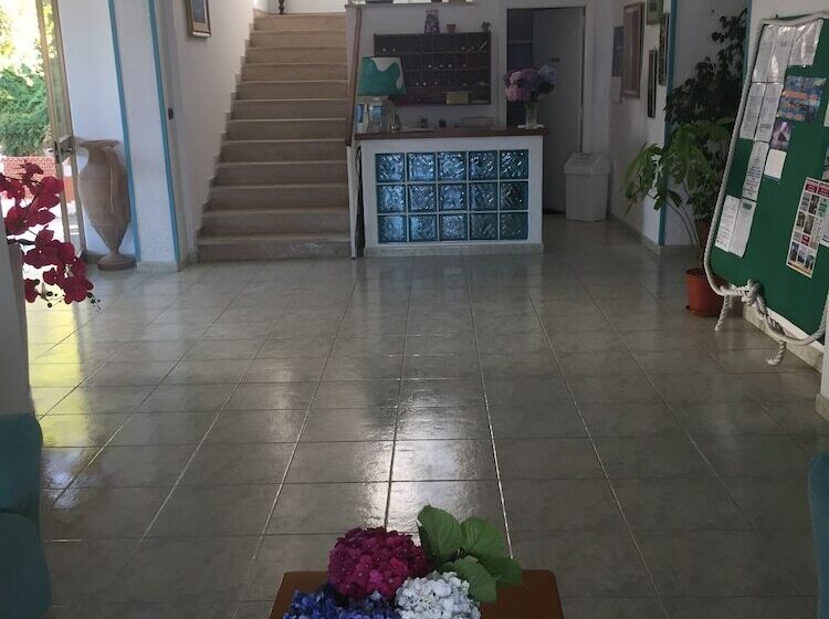 ホテル Pithaecusa