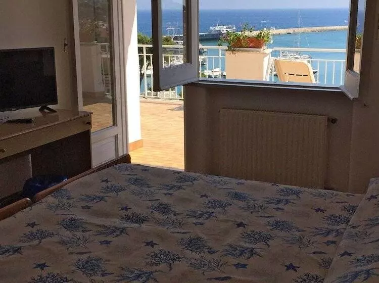 Отель Pithaecusa