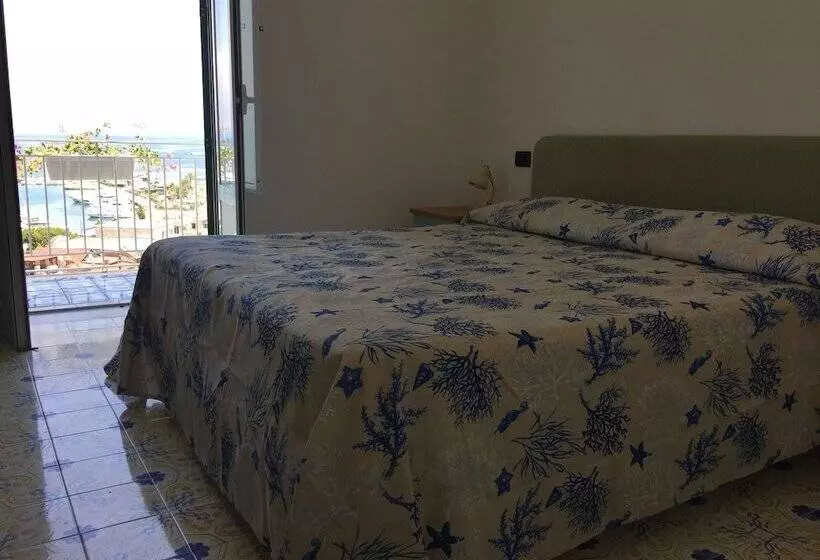 Отель Pithaecusa