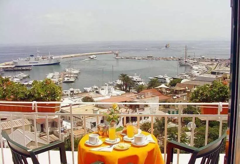 Отель Pithaecusa