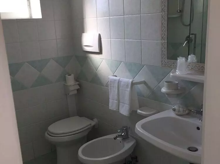 Отель Pithaecusa