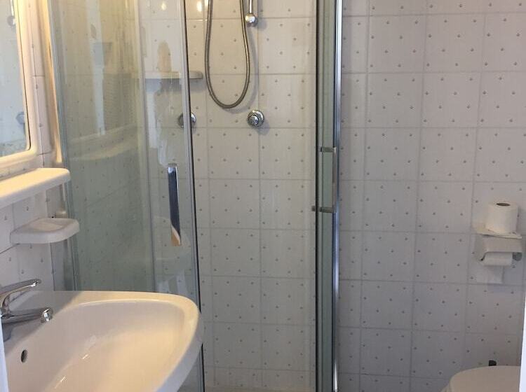 ホテル Pithaecusa