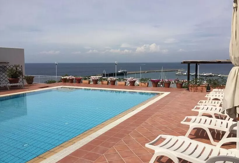 Отель Pithaecusa