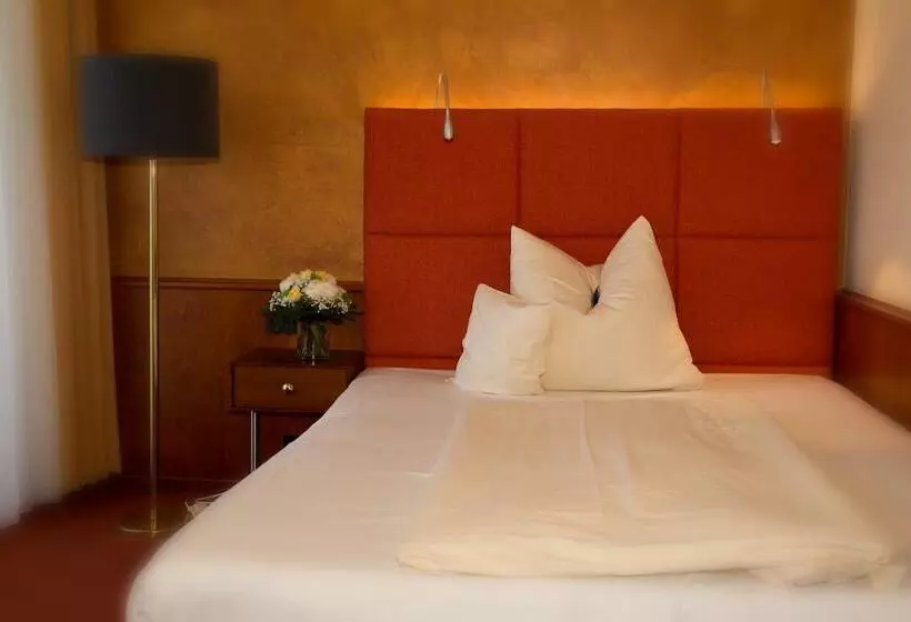 Отель Teuchelwald