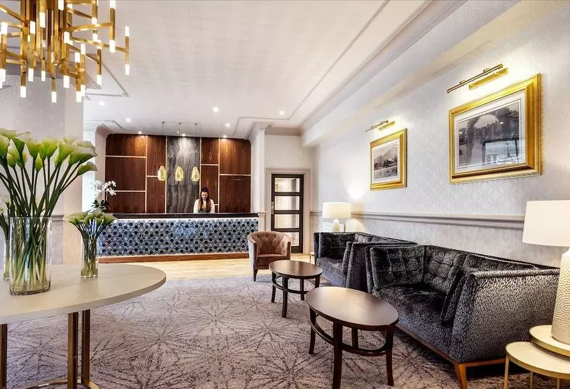 Отель The Inn On The Lake