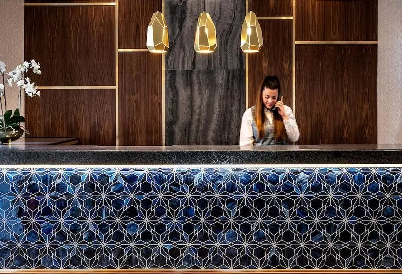 Отель The Inn On The Lake