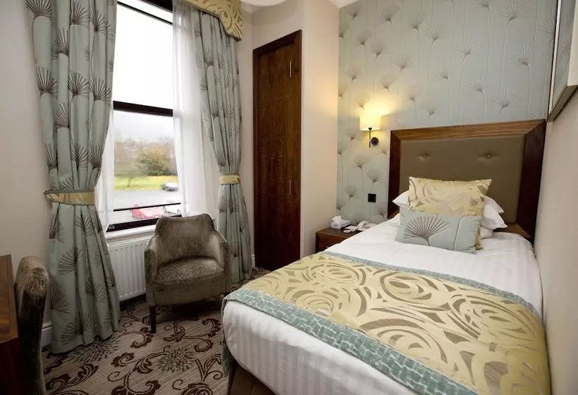 Отель The Inn On The Lake