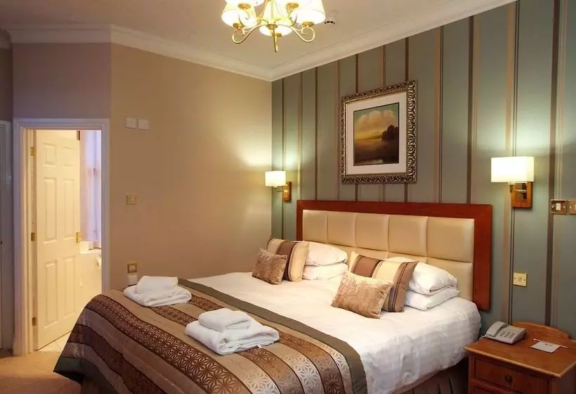 Отель The Inn On The Lake