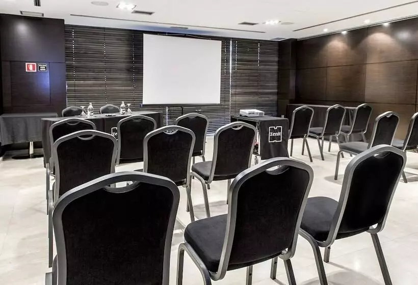 Отель Zenit Pamplona