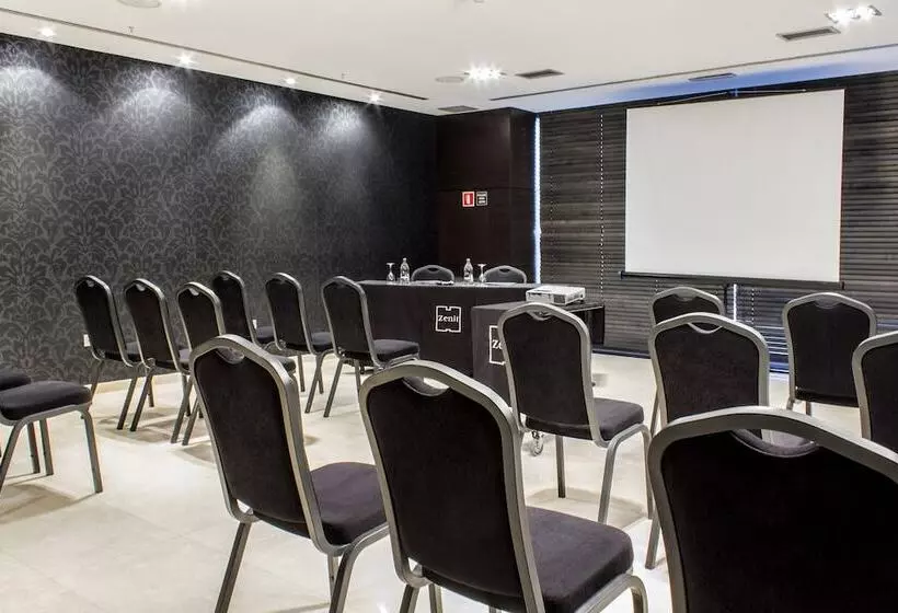 Отель Zenit Pamplona