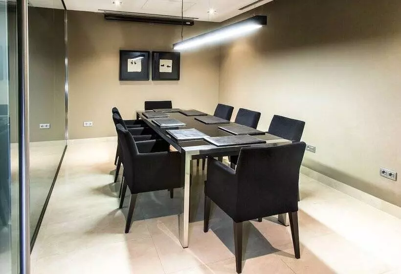 Отель Zenit Pamplona