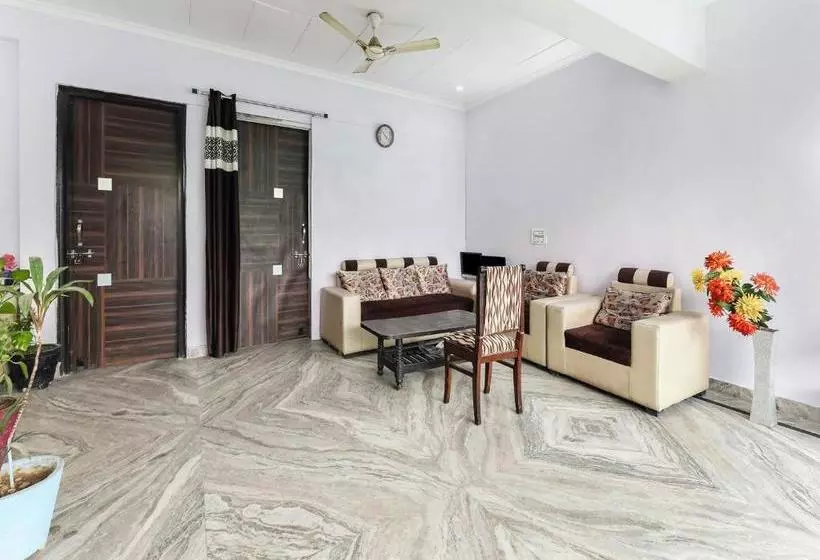 Hotelli Oyo 22968 Devanshi Residency
