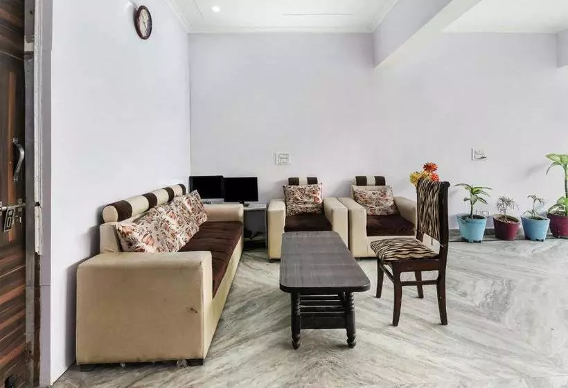 Hotelli Oyo 22968 Devanshi Residency