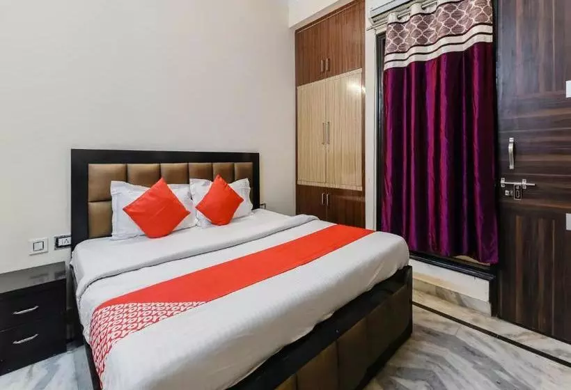 Hotelli Oyo 22968 Devanshi Residency