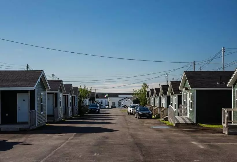 Shallow Bay Motel & Cabins Conference Centre