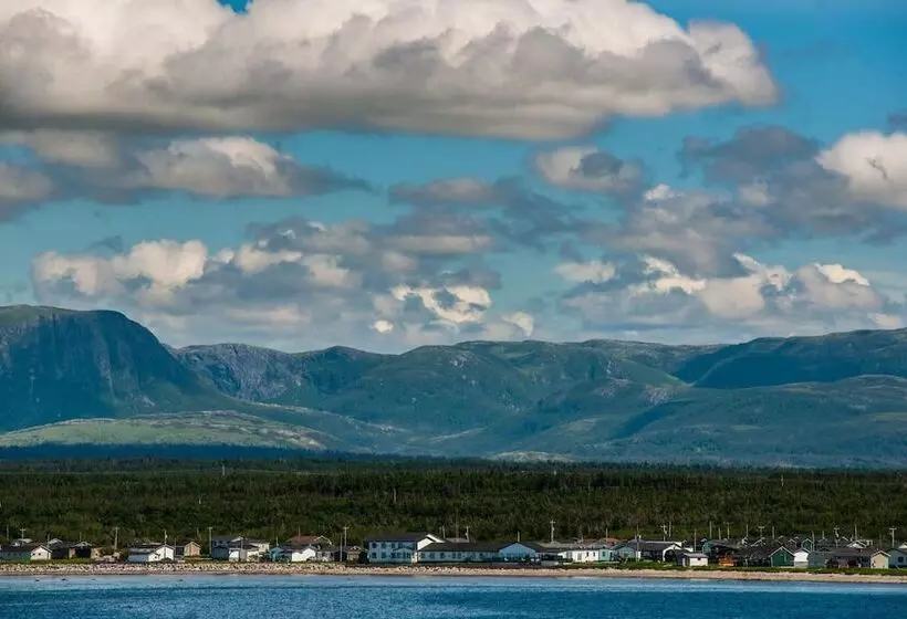 Shallow Bay Motel & Cabins Conference Centre