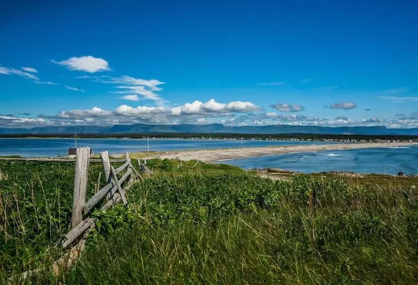 Shallow Bay Motel & Cabins Conference Centre