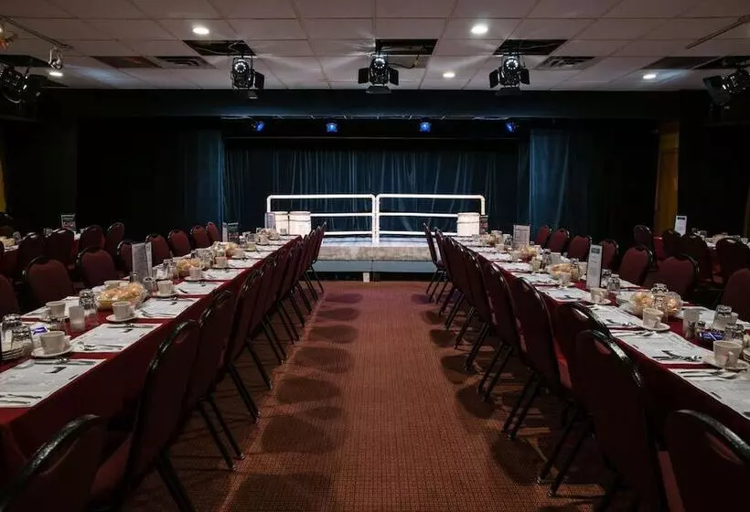 Shallow Bay Motel & Cabins Conference Centre