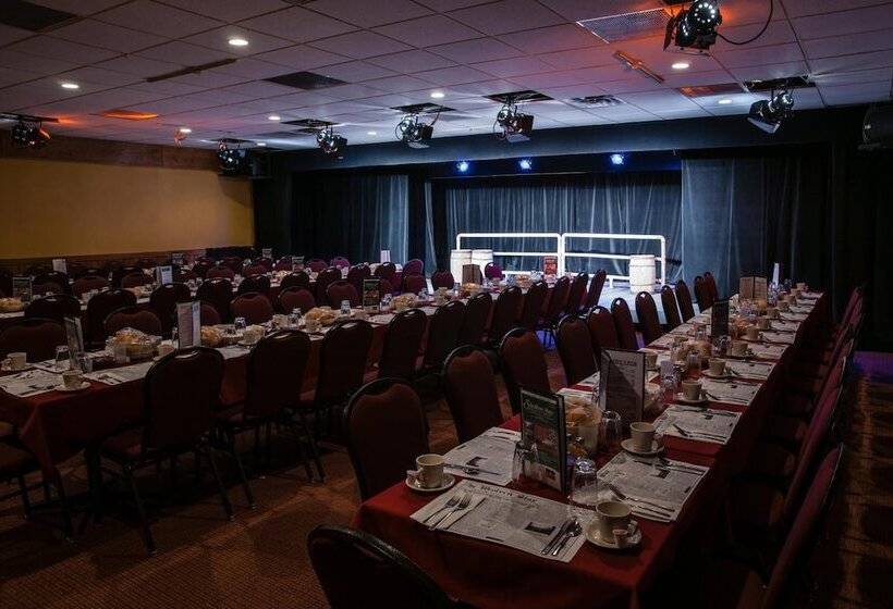 Shallow Bay Motel & Cabins Conference Centre