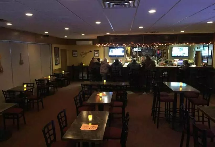 Shallow Bay Motel & Cabins Conference Centre