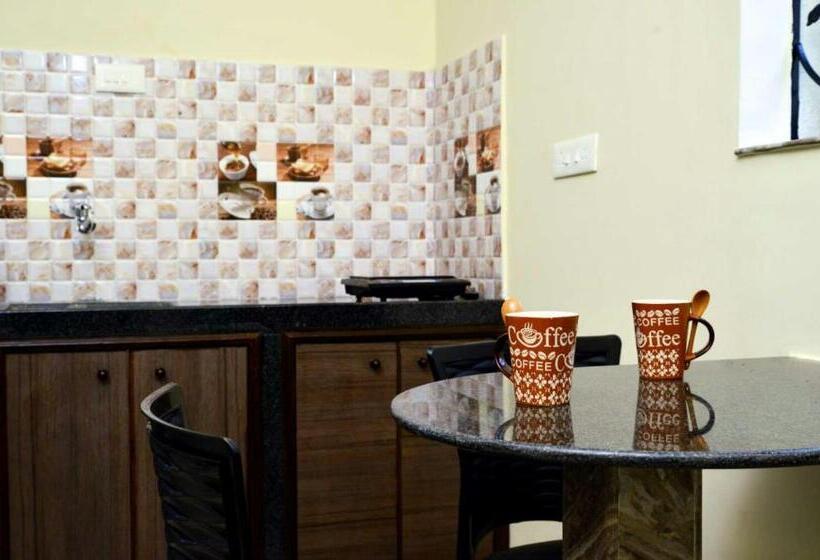 פנסיון Palm Shades Spring