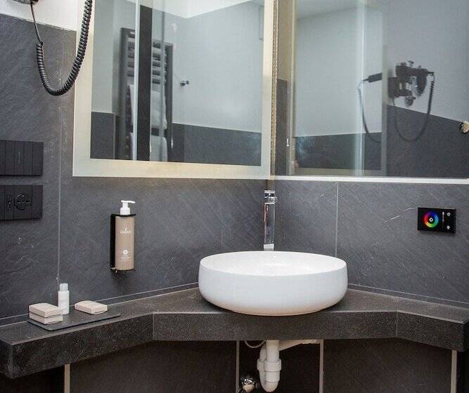 هتل Albergo Cappello E Cadore