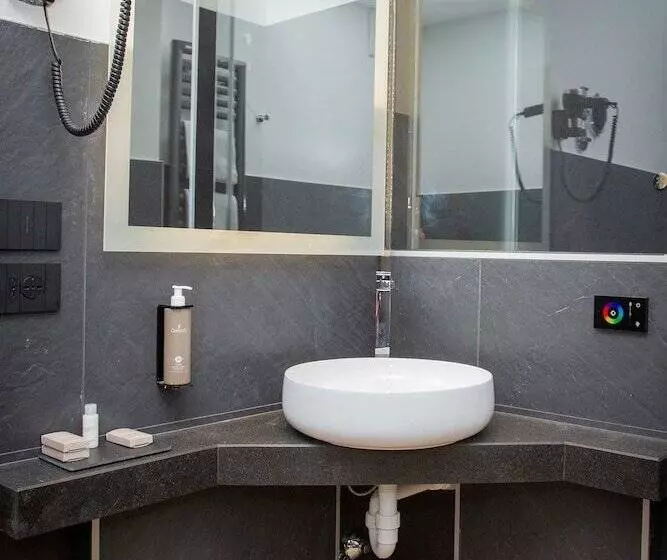 هتل Albergo Cappello E Cadore