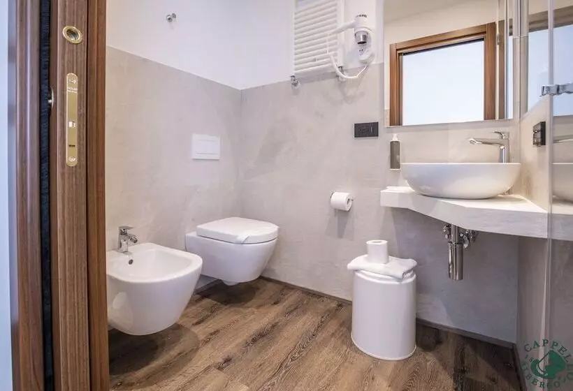 هتل Albergo Cappello E Cadore