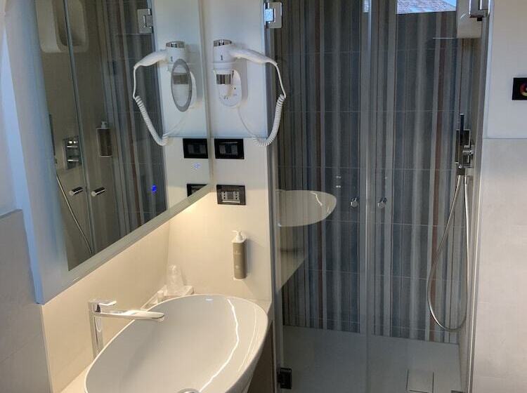 هتل Albergo Cappello E Cadore