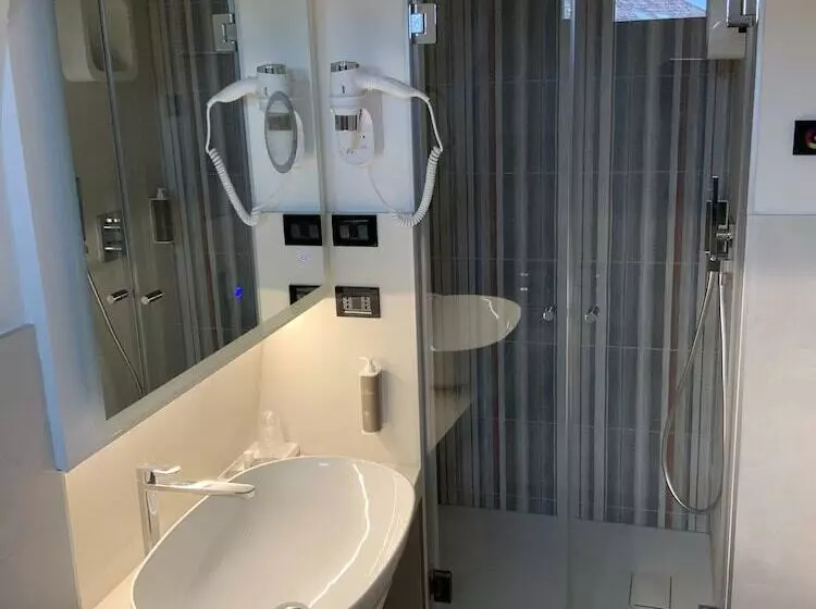 هتل Albergo Cappello E Cadore