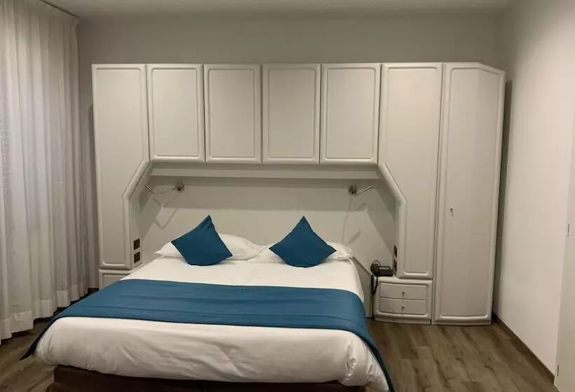 هتل Albergo Cappello E Cadore