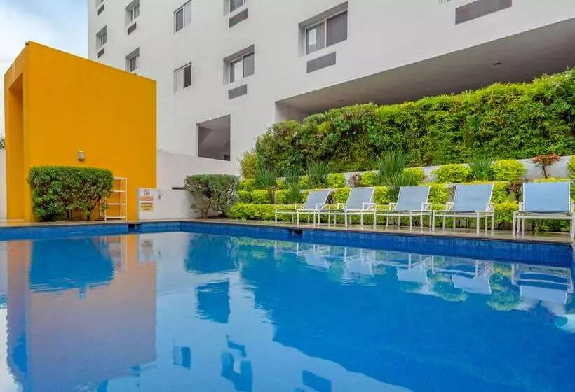 هتل Comfort Inn Monterrey Valle