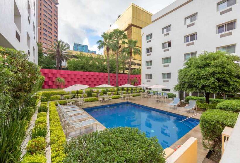 فندق Comfort Inn Monterrey Valle