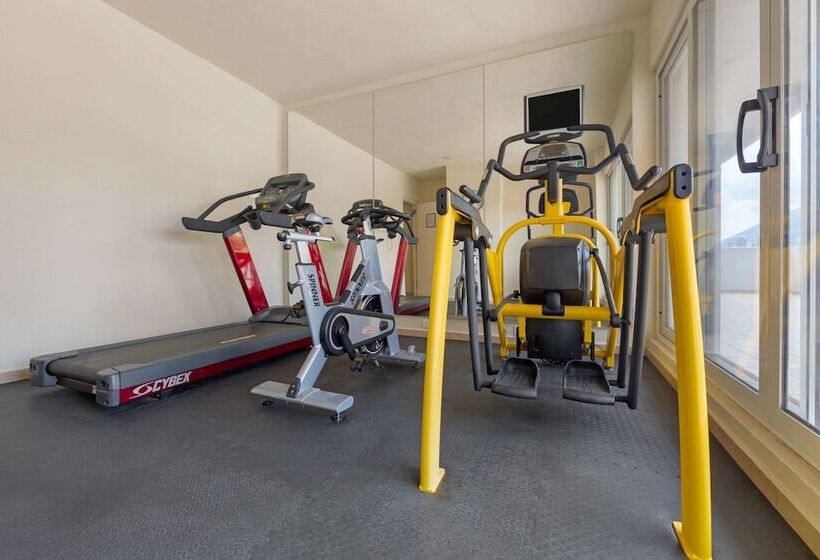 فندق Comfort Inn Monterrey Valle