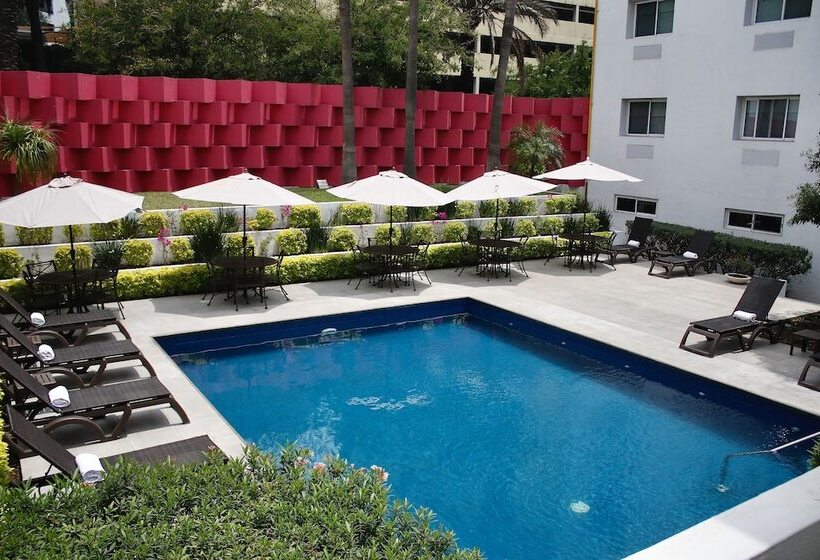 فندق Comfort Inn Monterrey Valle