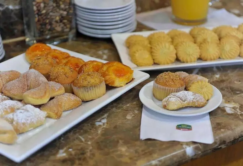 هتل Courtyard Monterrey San Jeronimo