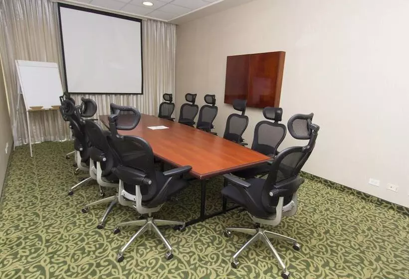 هتل Courtyard Monterrey San Jeronimo