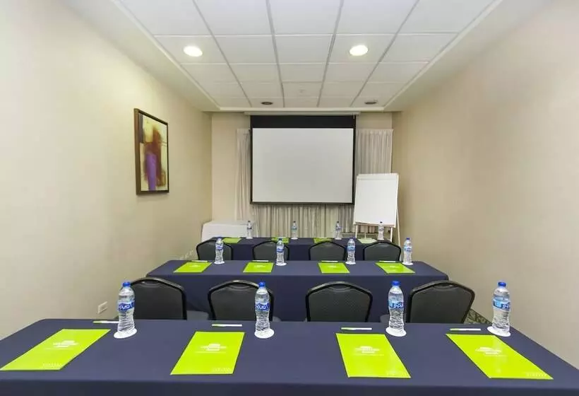 هتل Courtyard Monterrey San Jeronimo