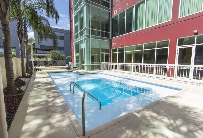 فندق Courtyard Monterrey San Jeronimo