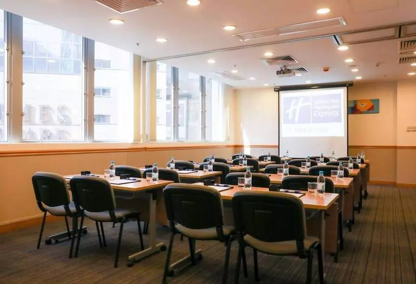 هتل Holiday Inn Express Hong Kong Causeway Bay, An Ihg