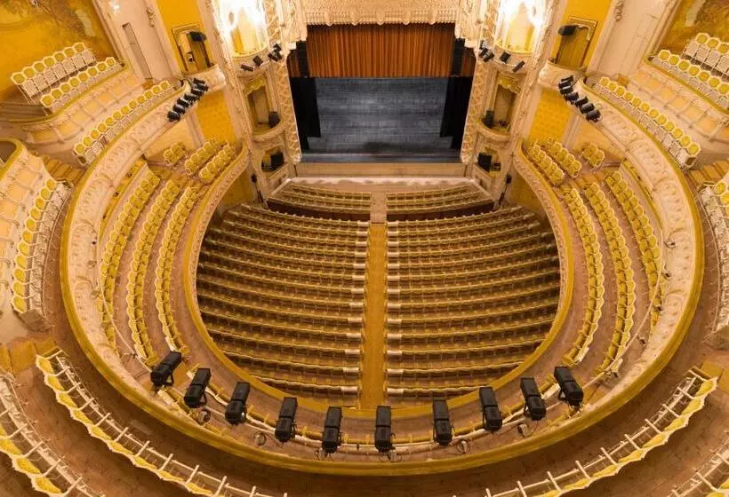 Отель Ibis Styles Vichy Centre