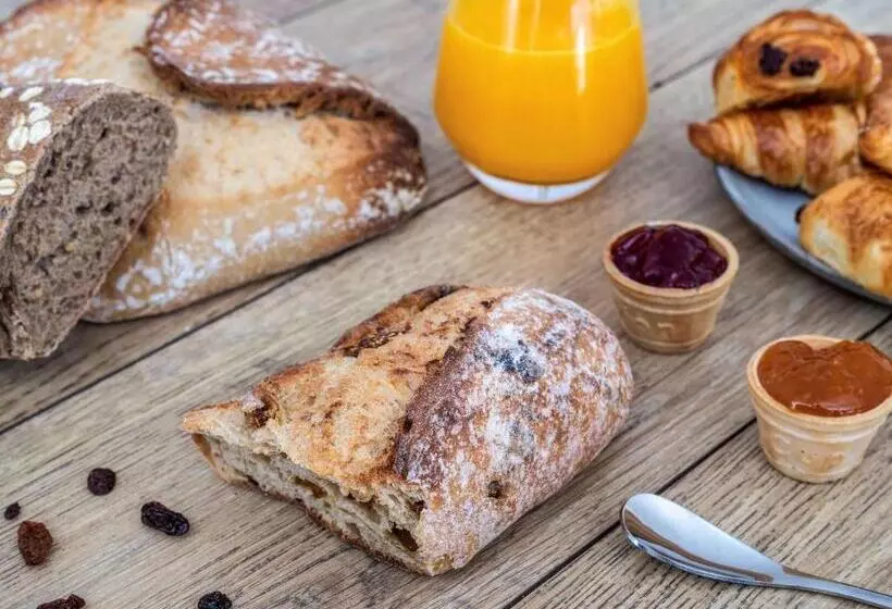 Отель Ibis Styles Vichy Centre