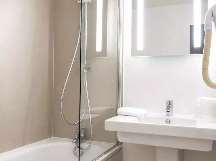 Hotelli Kyriad Clermont Ferrand Sud  La Pardieu