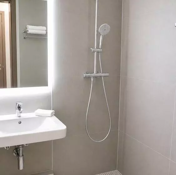 Hotelli Kyriad Clermont Ferrand Sud  La Pardieu