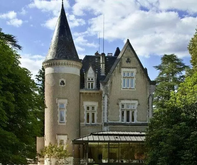 Отель L Orangerie Du Chateau Des Reynats