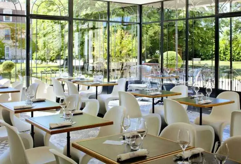 Отель L Orangerie Du Chateau Des Reynats