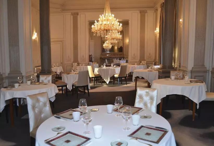 Отель L Orangerie Du Chateau Des Reynats