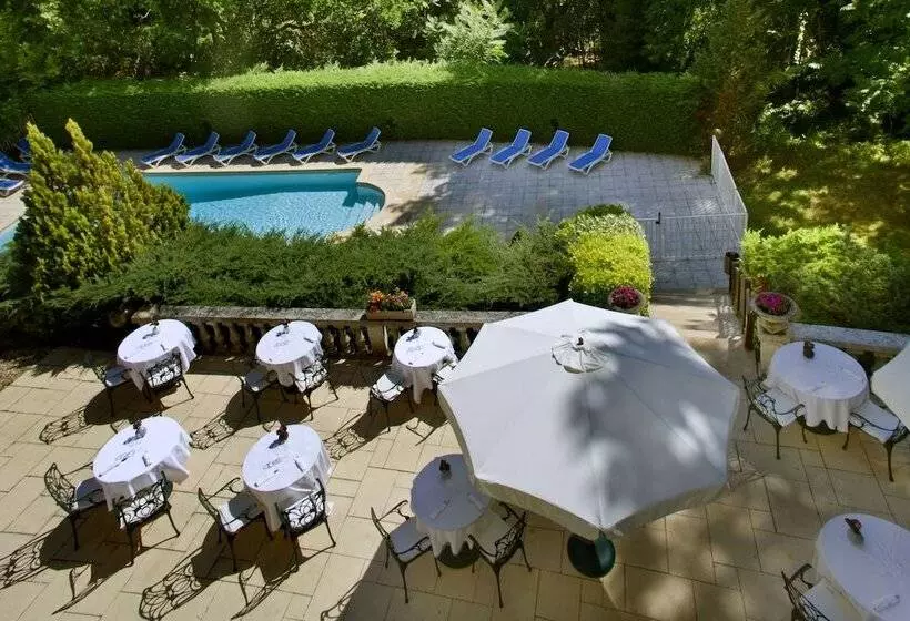 Отель L Orangerie Du Chateau Des Reynats