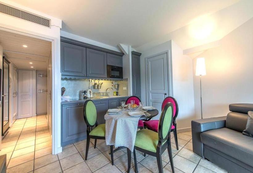 Отель Studio Les Pieds Dans L Eau